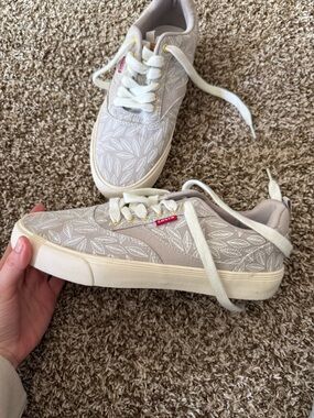 Levi's Women's Cream Leaf-Print Canvas Sneakers